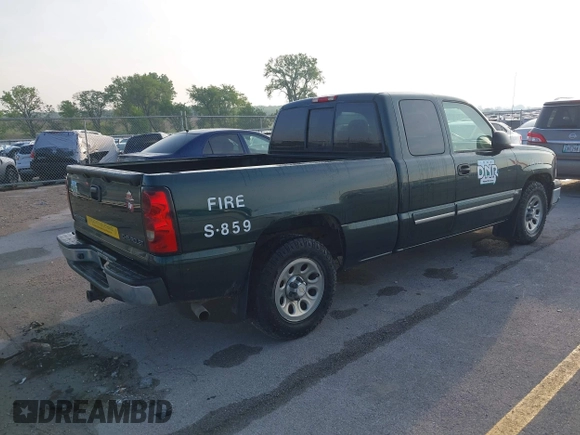 2005 Chevrolet Silverado 1500 LS z VIN 1GCEC19Z45Z290847, wystawiony jako IAAI lot #42400070 z przebiegiem 110 513 mil mil oraz . Historia ofert i sprzedaży dostępna na DreamBid. Obrazek 4.