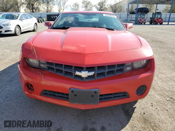 2013 Chevrolet Camaro LS z VIN 2G1FE1E36D9177175, wystawiony jako Copart lot #49398445 z przebiegiem 131 347 mil mil oraz Szkoda całkowita • Salvage title. Historia ofert i sprzedaży dostępna na DreamBid. Obrazek 5.