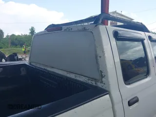 2001 Nissan Frontier SE z VIN 1N6ED27T61C300323, wystawiony jako IAAI lot #42401852 z przebiegiem 317 648 mil mil oraz . Historia ofert i sprzedaży dostępna na DreamBid. Obrazek 13.