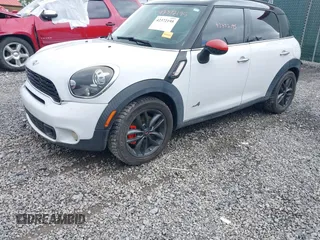 2012 MINI Countryman S z VIN WMWZC5C54CWL58610, wystawiony jako IAAI lot #42372195 z przebiegiem 133 556 mil mil oraz . Historia ofert i sprzedaży dostępna na DreamBid. Obrazek 2.