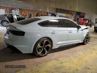 2023 Audi RS 5 Sportback z VIN WUAAWCF5XPA901858, wystawiony jako Copart lot #42140035 z przebiegiem Nie podano mil oraz Szkoda całkowita • Salvage title. Historia ofert i sprzedaży dostępna na DreamBid. Obrazek 3.