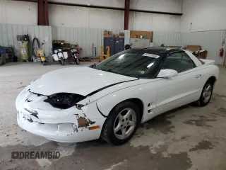 1998 Pontiac Firebird Firebird z VIN 2G2FS22KXW2207621, wystawiony jako Copart lot #82717434 z przebiegiem 63 973 mil mil oraz Szkoda całkowita • Salvage title. Historia ofert i sprzedaży dostępna na DreamBid. Obrazek 1.