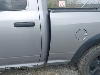 2020 Ram 1500 Warlock z VIN 1C6RR7GG3LS140875, wystawiony jako IAAI lot #41813678 z przebiegiem 67 319 mil mil oraz . Historia ofert i sprzedaży dostępna na DreamBid. Obrazek 19.