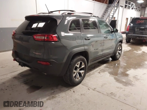 2015 Jeep Cherokee Trailhawk with VIN 1C4PJMBS6FW724931, listed as a IAAI auction lot 41602181 with 153,340 mi miles and . Bid and sale history available at carsss.com. Image 4.