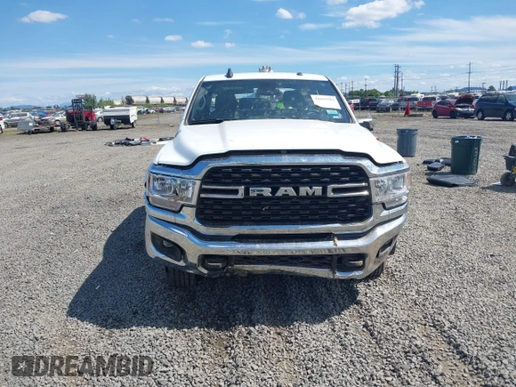 2024 Ram 2500 Big Horn z VIN 3C6UR5DL5RG303820, wystawiony jako IAAI lot #42615583 z przebiegiem 14 564 mil mil oraz . Historia ofert i sprzedaży dostępna na DreamBid. Obrazek 13.