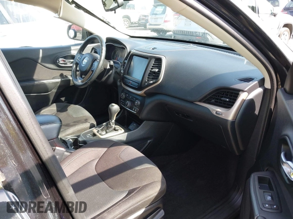 2016 Jeep Cherokee Altitude z VIN 1C4PJLCB5GW208005, wystawiony jako IAAI lot #42120987 z przebiegiem 179 423 mil mil oraz . Historia ofert i sprzedaży dostępna na DreamBid. Obrazek 5.