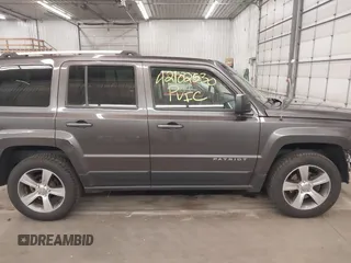 2016 Jeep Patriot Latitude z VIN 1C4NJRFB8GD658216, wystawiony jako IAAI lot #42102530 z przebiegiem 143 956 mil mil oraz . Historia ofert i sprzedaży dostępna na DreamBid. Obrazek 14.