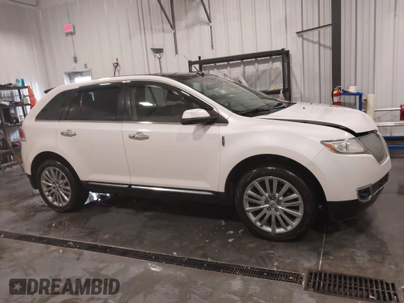 2011 Lincoln MKX with VIN 2LMDJ8JK8BBJ34012, listed as a IAAI auction lot 41524792 with 142,670 mi miles. Bid and sale history available at carsss.com. Image 14.