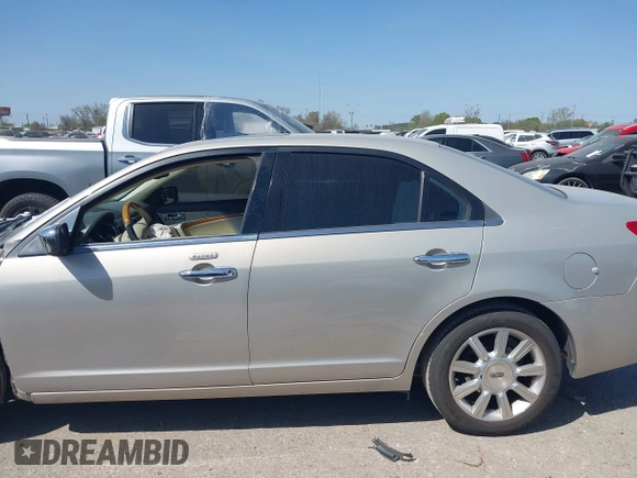 2010 Lincoln MKZ z VIN 3LNHL2GC4AR631790, wystawiony jako IAAI lot #41844306 z przebiegiem 207 402 mil mil oraz . Historia ofert i sprzedaży dostępna na DreamBid. Obrazek 15.