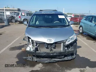2011 Toyota Sienna XLE AAS with VIN 5TDYK3DC8BS156127, listed as a IAAI auction lot 42103980 with 129,851 mi miles. Bid and sale history available at carsss.com. Image 13.