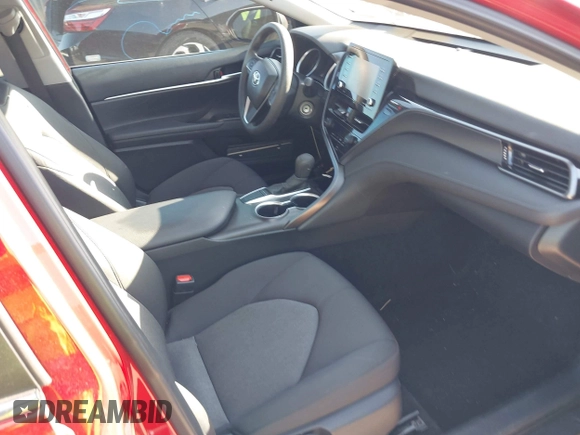 2024 Toyota Camry LE z VIN 4T1C11AK1RU207305, wystawiony jako IAAI lot #41973066 z przebiegiem 19 165 mil mil oraz . Historia ofert i sprzedaży dostępna na DreamBid. Obrazek 5.