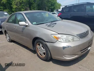 2002 Toyota Camry XLE z VIN 4T1BF32K02U506975, wystawiony jako IAAI lot #42361210 z przebiegiem 164 758 mil mil oraz . Historia ofert i sprzedaży dostępna na DreamBid. Obrazek 1.