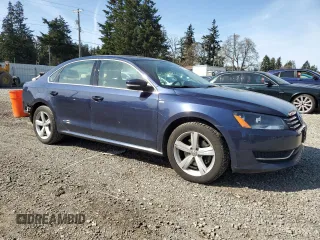 2014 Volkswagen Passat Wolfsburg Edition z VIN 1VWAT7A32EC036093, wystawiony jako Copart lot #52129185 z przebiegiem 106 949 mil mil oraz Szkoda całkowita • Salvage title. Historia ofert i sprzedaży dostępna na DreamBid. Obrazek 4.