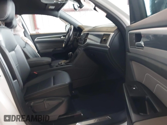 2021 Volkswagen Atlas SE z VIN 1V2NE2CA4MC201281, wystawiony jako IAAI lot #41242760 z przebiegiem 95 209 mil mil oraz . Historia ofert i sprzedaży dostępna na DreamBid. Obrazek 5.