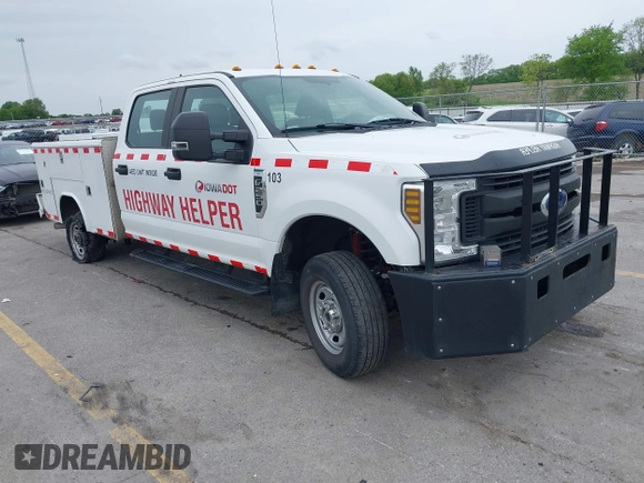 2019 Ford F-250 XL with VIN 1FT7W2B63KED86395, listed as a IAAI auction lot 42357685 with 427,328 mi miles and . Bid and sale history available at DreamBid. Image 1.