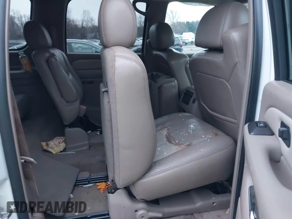 2006 GMC Yukon XL Denali with VIN 1GKFK66U86J133629, listed as a IAAI auction lot 41094116 with 208,665 mi miles. Bid and sale history available at carsss.com. Image 8.