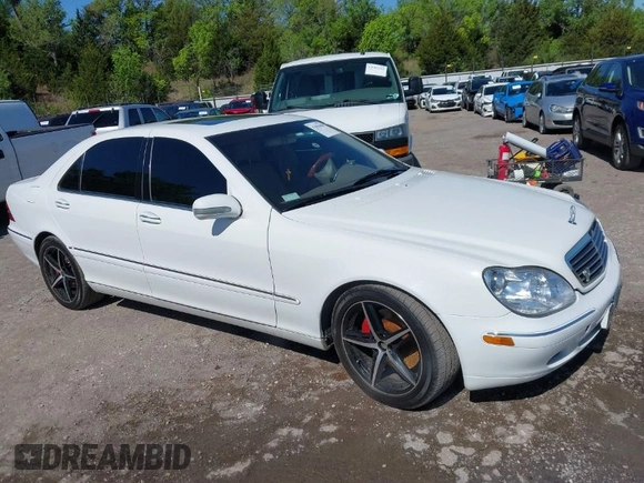 2000 Mercedes-Benz S-Class with VIN WDBNG70JXYA019842, listed as a IAAI auction lot 42056906 with 343,597 mi miles. Bid and sale history available at carsss.com. Image 1.