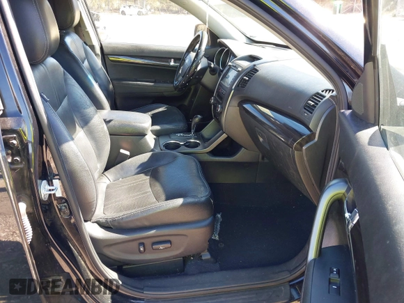 2012 Kia Sorento EX with VIN 5XYKU4A61CG268223, listed as a IAAI auction lot 41673138 with 174,745 mi miles. Bid and sale history available at carsss.com. Image 5.