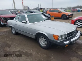 1983 Mercedes-Benz 380 with VIN WDBBA45A0DB024774, listed as a IAAI auction lot 41882815 with 138,386 mi miles. Bid and sale history available at carsss.com. Image 1.