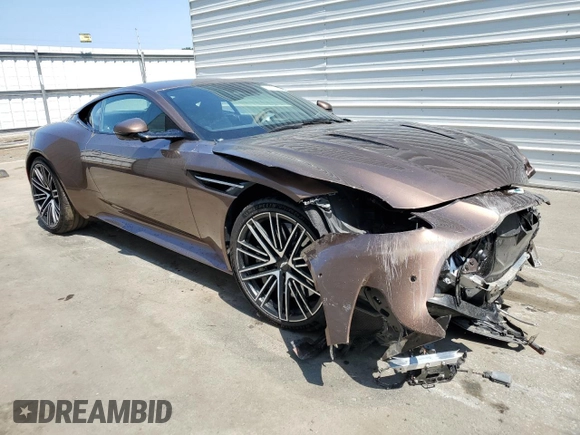 2024 Aston Martin DB12 z VIN SCFRMFFW3RGL12944, wystawiony jako Copart lot #61053374 z przebiegiem 472 mil mil oraz Szkoda całkowita • Salvage title. Historia ofert i sprzedaży dostępna na DreamBid. Obrazek 4.