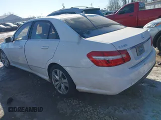 2013 Mercedes-Benz E 350 Luxury z VIN WDDHF5KB2DA740006, wystawiony jako IAAI lot #41391159 z przebiegiem 117 467 mil mil oraz . Historia ofert i sprzedaży dostępna na DreamBid. Obrazek 3.