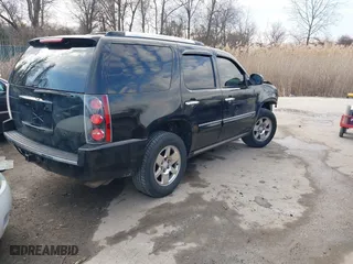 2008 GMC Yukon Denali with VIN 1GKFK63888J139246, listed as a IAAI auction lot 41649830 with 328,472 mi miles. Bid and sale history available at carsss.com. Image 4.