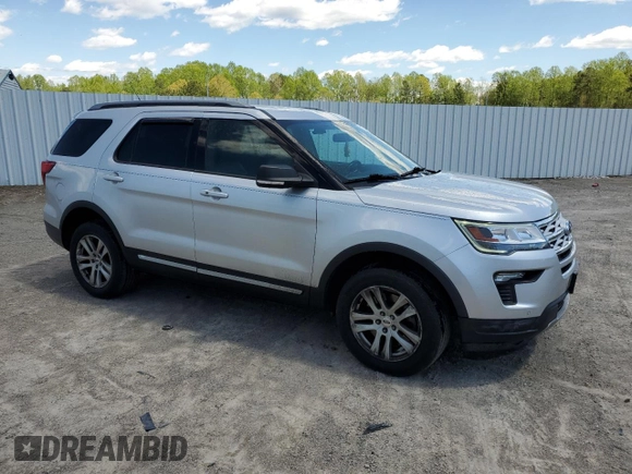 2019 Ford Explorer XLT z VIN 1FM5K8D89KGA67507, wystawiony jako Copart lot #53169065 z przebiegiem 103 667 mil mil oraz Czysty tytuł • Clean title. Historia ofert i sprzedaży dostępna na DreamBid. Obrazek 4.