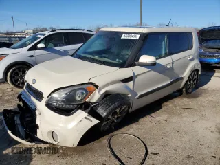 2013 Kia Soul + z VIN KNDJT2A65D7501232, wystawiony jako Copart lot #42300485 z przebiegiem 148 800 mil mil oraz Szkoda całkowita • Salvage title. Historia ofert i sprzedaży dostępna na DreamBid. Obrazek 1.