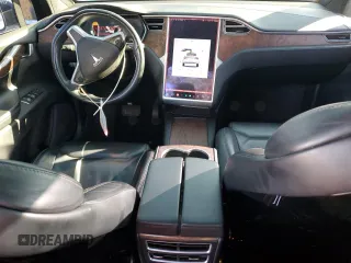 2017 Tesla Model X 90D z VIN 5YJXCAE27HF044791, wystawiony jako Copart lot #46040655 z przebiegiem 149 509 mil mil oraz Szkody całkowita. Historia ofert i sprzedaży dostępna na DreamBid. Obrazek 8.