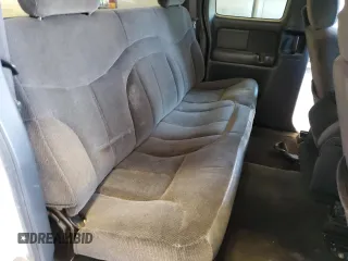 2000 GMC New Sierra 1500 SL with VIN 2GTEC19V1Y1331705, listed as a Copart auction lot 43594875 with 318,533 mi miles and Clean Title. Bid and sale history available at carsss.com. Image 10.