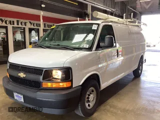 2017 Chevrolet Express Cargo z VIN 1GCWGBFF2H1177944, wystawiony jako IAAI lot #42596518 z przebiegiem 138 429 mil mil oraz . Historia ofert i sprzedaży dostępna na DreamBid. Obrazek 9.