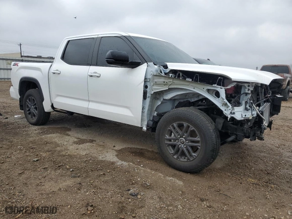 2024 Toyota Tundra 2WD SR5 with VIN 5TFLA5AB8RX033341, listed as a Copart auction lot 45058175 with 2,981 mi miles and Salvage Title. Bid and sale history available at carsss.com. Image 4.