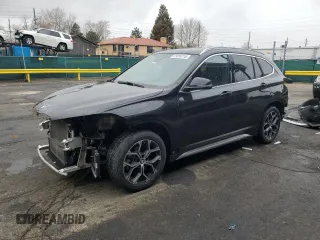 2021 BMW X1 xDrive28i z VIN WBXJG9C06M5T76049, wystawiony jako Copart lot #51816115 z przebiegiem 59 656 mil mil oraz Szkoda całkowita • Salvage title. Historia ofert i sprzedaży dostępna na DreamBid. Obrazek 1.