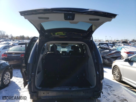 2015 Chrysler Town & Country Touring-L with VIN 2C4RC1CG2FR620036, listed as a Copart auction lot 38022414 with 140,784 mi miles and Salvage Title. Bid and sale history available at carsss.com. Image 6.