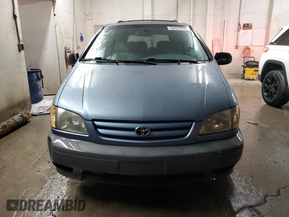 2002 Toyota Sienna CE with VIN 4T3ZF19CX2U448673, listed as a Copart auction lot 42005585 with 270,701 mi miles and Clean Title. Bid and sale history available at carsss.com. Image 5.