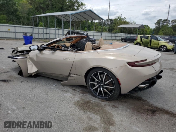 2022 Aston Martin DB11 z VIN SCFRMFCW6NGM11398, wystawiony jako Copart lot #53825715 z przebiegiem Nie podano mil oraz Szkoda całkowita • Salvage title. Historia ofert i sprzedaży dostępna na DreamBid. Obrazek 2.