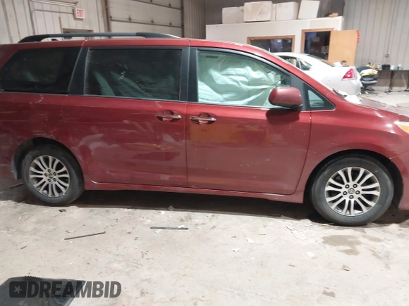 2018 Toyota Sienna XLE Auto Access Seat with VIN 5TDYZ3DC6JS920230, listed as a IAAI auction lot 41566438 with 186,213 mi miles. Bid and sale history available at carsss.com. Image 13.