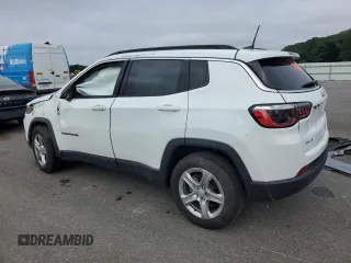 2024 Jeep Compass Latitude z VIN 3C4NJDBN0RT607051, wystawiony jako Copart lot #64187765 z przebiegiem 26 105 mil mil oraz Nie do naprawy • Non repairable. Historia ofert i sprzedaży dostępna na DreamBid. Obrazek 2.