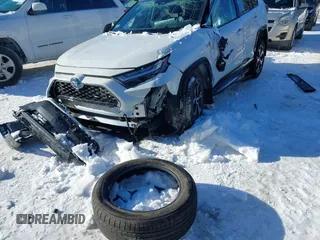 2024 Toyota RAV4 XSE z VIN JTMFB3FV9RD202172, wystawiony jako IAAI lot #41589995 z przebiegiem 6 016 mil mil oraz . Historia ofert i sprzedaży dostępna na DreamBid. Obrazek 12.