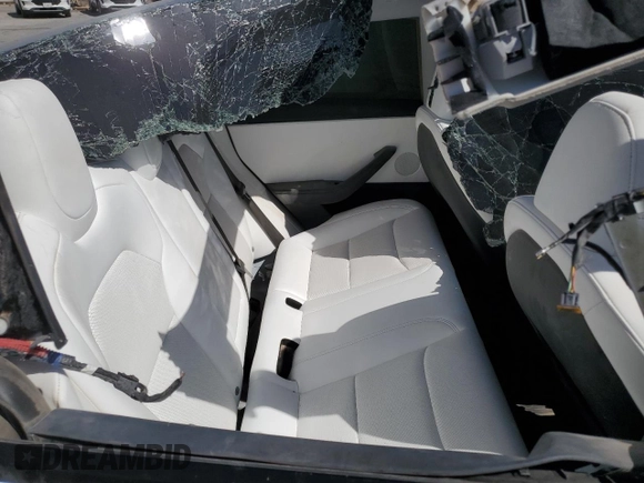 2025 Tesla Model 3 Long Range z VIN 5YJ3E1EA0SF924481, wystawiony jako Copart lot #50844985 z przebiegiem Nie podano mil oraz Szkoda całkowita • Salvage title. Historia ofert i sprzedaży dostępna na DreamBid. Obrazek 10.