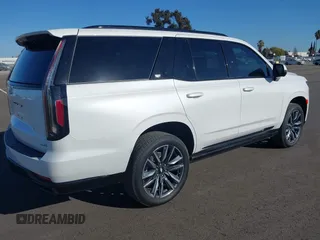 2023 Cadillac Escalade 4WD Sport z VIN 1GYS4FKL7PR286940, wystawiony jako IAAI lot #40702874 z przebiegiem 7 981 mil mil oraz . Historia ofert i sprzedaży dostępna na DreamBid. Obrazek 4.