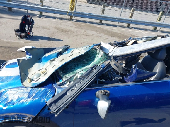 2006 MINI Hardtop S с VIN WMWRE33516TN25140, выставлен на аукционе IAAI как лот 42130574 с пробегом Не указан миль и . История ставок и продаж доступна на DreamBid. Изображение 6.
