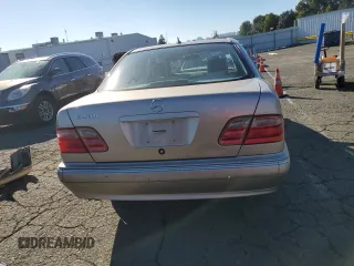 2001 Mercedes-Benz E-Class with VIN WDBJF70J91B263080, listed as a Copart auction lot 88094325 with 193,366 mi miles and Salvage Title. Bid and sale history available at carsss.com. Image 6.