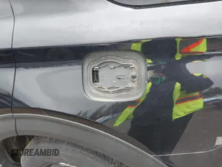 2022 Ford Police Interceptor Utility z VIN 1FM5K8AW2NNA08981, wystawiony jako IAAI lot #41857684 z przebiegiem 22 652 mil mil oraz . Historia ofert i sprzedaży dostępna na DreamBid. Obrazek 21.