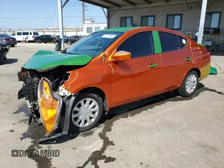 2015 Nissan Versa SV z VIN 3N1CN7AP9FL869066, wystawiony jako Copart lot #57237545 z przebiegiem 138 966 mil mil oraz Szkoda całkowita • Salvage title. Historia ofert i sprzedaży dostępna na DreamBid. Obrazek 1.