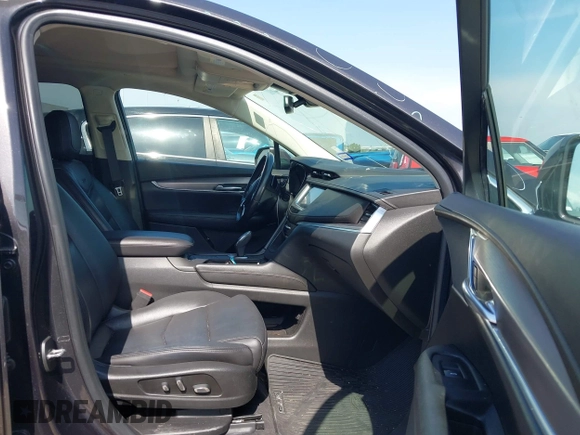 2018 Cadillac XT5 Luxury AWD z VIN 1GYKNDRS0JZ209266, wystawiony jako IAAI lot #42454536 z przebiegiem 52 839 mil mil oraz . Historia ofert i sprzedaży dostępna na DreamBid. Obrazek 5.