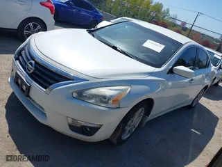 2013 Nissan Altima 2.5 S with VIN 1N4AL3AP3DN471597, listed as a IAAI auction lot 42028075 with 222,461 mi miles. Bid and sale history available at carsss.com. Image 2.