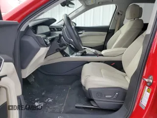 2021 Audi e-tron Prestige z VIN WA1VAAGE8MB040969, wystawiony jako Copart lot #44968835 z przebiegiem 24 137 mil mil oraz Szkody całkowita. Historia ofert i sprzedaży dostępna na DreamBid. Obrazek 7.