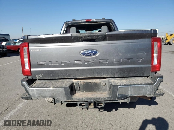 2023 Ford F-350 z VIN 1FT8X3BA6PED15808, wystawiony jako Copart lot #72426324 z przebiegiem 36 913 mil mil oraz Szkoda całkowita • Salvage title. Historia ofert i sprzedaży dostępna na DreamBid. Obrazek 6.