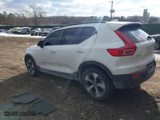 2024 Volvo XC40 Core Bright Theme with VIN YV4L12UK0R2260737, listed as a IAAI auction lot 41433709 with 20,984 mi miles. Bid and sale history available at carsss.com. Image 3.